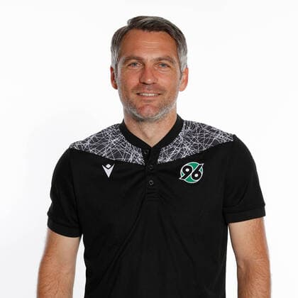 Trainer Jan Zimmermann - Porträttermin Hannover 96, GER, Fussball, Fußball, 2021 2022, 2. Bundesliga, 2.BL, 2. BL, Porträt, Studio, Shooting, Studioshooting; Foto via: Hannover96