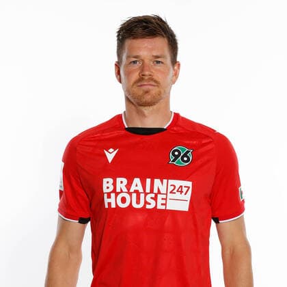 Dominik Kaiser - Porträttermin Hannover 96, GER, Fussball, Fußball, 2021 2022, 2. Bundesliga, 2.BL, 2. BL, Porträt, Studio, Shooting, Studioshooting; Foto via: Hannover96