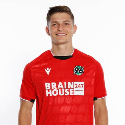 Florent Muslija - Porträttermin Hannover 96, GER, Fussball, Fußball, 2021 2022, 2. Bundesliga, 2.BL, 2. BL, Porträt, Studio, Shooting, Studioshooting; Foto via: Hannover96