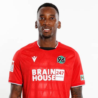 Gael Ondoua - Porträttermin Hannover 96, GER, Fussball, Fußball, 2021 2022, 2. Bundesliga, 2.BL, 2. BL, Porträt, Studio, Shooting, Studioshooting; Foto via: Hannover96