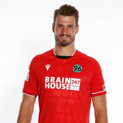 Hendrik Weydandt - Porträttermin Hannover 96, GER, Fussball, Fußball, 2021 2022, 2. Bundesliga, 2.BL, 2. BL, Porträt, Studio, Shooting, Studioshooting; Foto via: Hannover96
