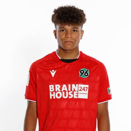 Lawrence Ennali - Porträttermin Hannover 96, GER, Fussball, Fußball, 2021 2022, 2. Bundesliga, 2.BL, 2. BL, Porträt, Studio, Shooting, Studioshooting; Foto via: Hannover96