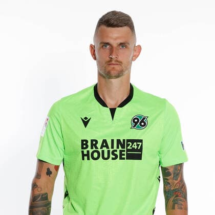 Martin Hansen - Porträttermin Hannover 96, GER, Fussball, Fußball, 2021 2022, 2. Bundesliga, 2.BL, 2. BL, Porträt, Studio, Shooting, Studioshooting; Foto via: Hannover96