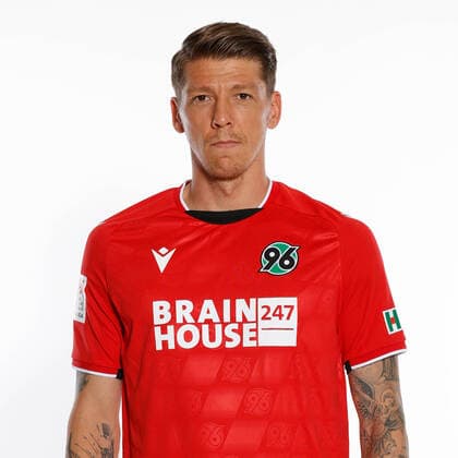 Mike Frantz - Porträttermin Hannover 96, GER, Fussball, Fußball, 2021 2022, 2. Bundesliga, 2.BL, 2. BL, Porträt, Studio, Shooting, Studioshooting; Foto via: Hannover96
