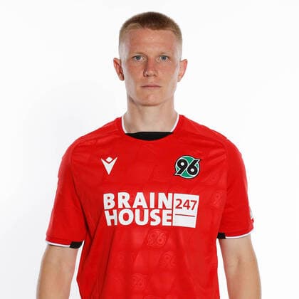 Philipp Ochs - Porträttermin Hannover 96, GER, Fussball, Fußball, 2021 2022, 2. Bundesliga, 2.BL, 2. BL, Porträt, Studio, Shooting, Studioshooting; Foto via: Hannover96