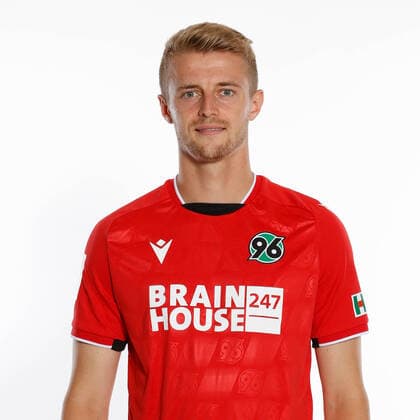 Sebastian Ernst - Porträttermin Hannover 96, GER, Fussball, Fußball, 2021 2022, 2. Bundesliga, 2.BL, 2. BL, Porträt, Studio, Shooting, Studioshooting; Foto via: Hannover96