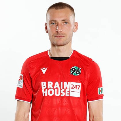 Tom Trybull - Porträttermin Hannover 96, GER, Fussball, Fußball, 2021 2022, 2. Bundesliga, 2.BL, 2. BL, Porträt, Studio, Shooting, Studioshooting; Foto via: Hannover96
