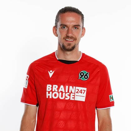 Valmir Sulejmani - Porträttermin Hannover 96, GER, Fussball, Fußball, 2021 2022, 2. Bundesliga, 2.BL, 2. BL, Porträt, Studio, Shooting, Studioshooting; Foto via: Hannover96
