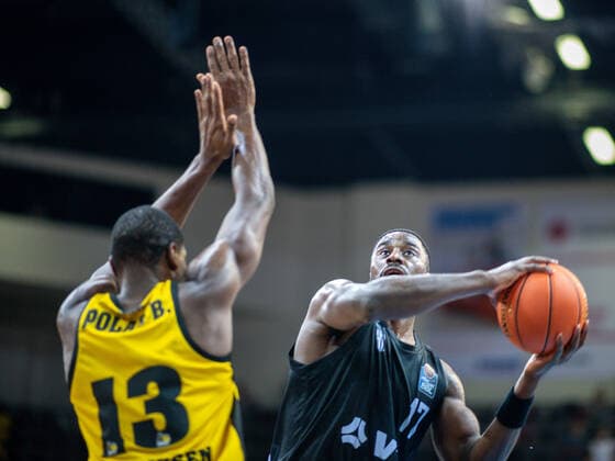 Yorman Polas Bartolo (MHP Riesen Ludwigsburg, 13), Eddy Edigin (Hamburg Towers, 20), MHP Riesen vs. Hamburg Towers, Basketball, Bundesliga, easyCredit BBL, 1. Spieltag, Game-ID 25943, Spielzeit 2021 2022, 25.09.2021, MHP Riesen vs. Hamburg Towers, Basketball, Bundesliga, easyCredit BBL, 1. Spieltag, Game-ID 25943, Spielzeit 2021 2022, 25.09.2021 Ludwigsburg Copyright: xEibner-Pressefoto SaschaxWaltherx EP_swa