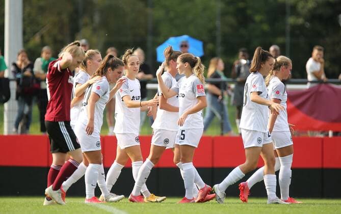 26.09.2021, xcex, GER, Nuernberg, Frauenfussball, 1. Bundesliga, DFB Pokal, Runde 2, Saison 2021 2022, 1. FC Nuernberg - Eintracht Frankfurt Frauen (SGE), Torjubel, Jubel, Goal celebration Eintracht Frankfurt DFL regulations prohibit any use of photographs as image sequences and or quasi-video