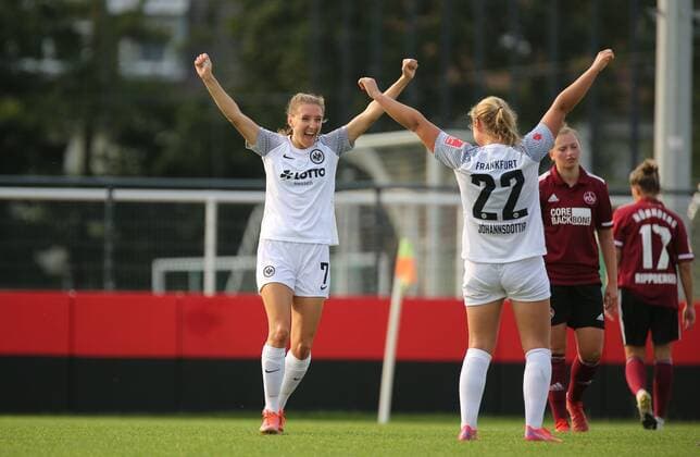 26.09.2021, xcex, GER, Nuernberg, Frauenfussball, 1. Bundesliga, DFB Pokal, Runde 2, Saison 2021 2022, 1. FC Nuernberg - Eintracht Frankfurt Frauen (SGE), Torjubel, Jubel, Goal celebration Eintracht Frankfurt DFL regulations prohibit any use of photographs as image sequences and or quasi-video