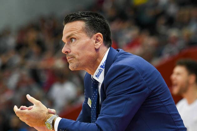 Raoul Korner 1. Spieltag, Basketball Bundesliga, Basketball Saison 2021 2022, Deutschland, easyCredit BBL, Germany, Giessen 46ers, giessen rot, Herren, Jobstairs GIESSEN 46ers - Medi Bayreuth, Männer, Bayreuth in gelb