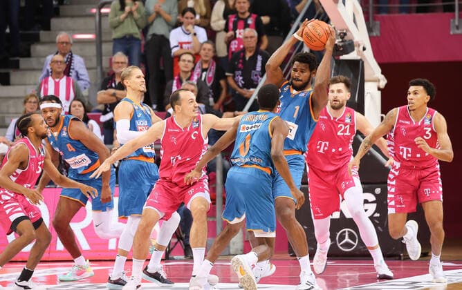 Christiano Felicio (Ratiopharm Ulm 1), Telekom Baskets Bonn vs. Ratiopharm Ulm, Basketball, 1. Easy Credit- Bundesliga, 2. Spieltag, 29.09.2021, Telekom Baskets Bonn vs. Ratiopharm Ulm, Basketball, 1. Easy Credit- Bundesliga, 2. Spieltag, 29.09.2021, Foto: EIBNER Joerg Niebergall Bonn Copyright: xJoergxNiebergall Eibner-Pressefox EP_JNL
