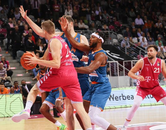 Tim Hasbargen (TB Bonn 24), Telekom Baskets Bonn vs. Ratiopharm Ulm, Basketball, 1. Easy Credit- Bundesliga, 2. Spieltag, 29.09.2021, Telekom Baskets Bonn vs. Ratiopharm Ulm, Basketball, 1. Easy Credit- Bundesliga, 2. Spieltag, 29.09.2021, Foto: EIBNER Joerg Niebergall Bonn Copyright: xJoergxNiebergall Eibner-Pressefox EP_JNL