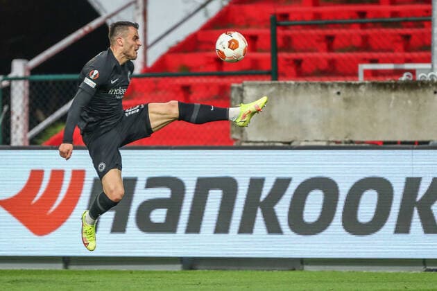 Filip Kostic (Eintracht Frankfurt, 10) am Ball, in Aktion, BEL, Royal Antwerp Antwerpen FC vs. Eintracht Frankfurt, UEFA Europa League - Gruppe D, Gruppenphase, Spielzeit 2021 2022, 30.09.2021, , DFB DFL regulations prohibit any use of photographs as image sequences and or quasi-video., BEL, Royal Antwerp Antwerpen FC vs. Eintracht Frankfurt, UEFA Europa League - Gruppe D, Gruppenphase, Spielzeit 2021 2022, 30.09.2021 Antwerpen Copyright: xEibner-Pressefoto GabrielxBoiax EP_GBA