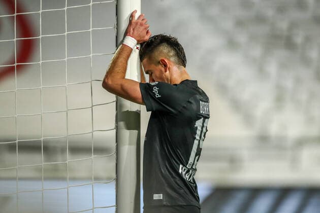 Rafael Borre (Eintracht Frankfurt, 19) unzufrieden, enttäuscht enttaeuscht BEL, Royal Antwerp Antwerpen FC vs. Eintracht Frankfurt, UEFA Europa League - Gruppe D, Gruppenphase, Spielzeit 2021 2022, 30.09.2021, , DFB DFL regulations prohibit any use of photographs as image sequences and or quasi-video., BEL, Royal Antwerp Antwerpen FC vs. Eintracht Frankfurt, UEFA Europa League - Gruppe D, Gruppenphase, Spielzeit 2021 2022, 30.09.2021 Antwerpen Copyright: xEibner-Pressefoto GabrielxBoiax EP_GBA