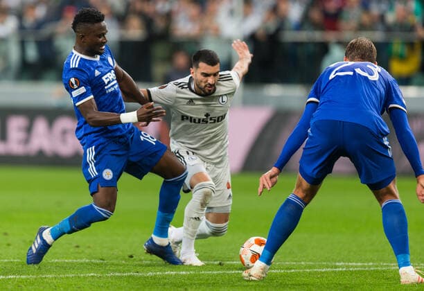 30.09.2021, Warszawa, pilka nozna, Liga Europy, Legia Warszawa - Leicester City, N z Daniel Amartey (Leicester), Mahir Emreli (Legia), Jannik Vestergaard (Leicester), bramka, fot. Tomasz Jastrzebowski Foto Olimpik 30.09.2021, Warszawa, football, UEFA Europa League, Legia Warsaw - Leicester City, In the picture: Daniel Amartey (Leicester), Mahir Emreli (Legia), Jannik Vestergaard (Leicester), goal, fot. Tomasz Jastrzebowski Foto Olimpik NEWSPIX.PL --- Newspix.pl 20210930TOMJ7050