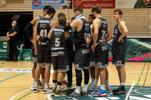 Medipolis SC Jena gewinnt gegen die Kirchheim Knights¨¨¨Kirchheim Knights vs. Medipolis SC Jena , 2. Basketball Bundesliga, Pro A, Barmer 2 Basketball, Spieltag 3, Spielzeit 2021 2022, 02.10.2021, ¨¨ Kirchheim Knights vs. Medipolis SC Jena , 2. Basketball Bundesliga, Pro A, Barmer 2 Basketball, Spieltag 3, Spielzeit 2021 2022, 02.10.2021 Kirchheim am Neckar Copyright: xNinaxSander xEibnerxPressefotoxIx EP_NSR