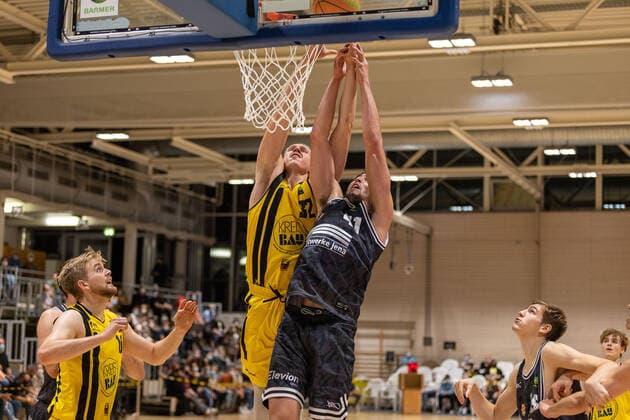 Noah Starkey (Kirchheim Knights, 32) jen41¨¨¨Kirchheim Knights vs. Medipolis SC Jena , 2. Basketball Bundesliga, Pro A, Barmer 2 Basketball, Spieltag 3, Spielzeit 2021 2022, 02.10.2021, ¨¨ Kirchheim Knights vs. Medipolis SC Jena , 2. Basketball Bundesliga, Pro A, Barmer 2 Basketball, Spieltag 3, Spielzeit 2021 2022, 02.10.2021 Kirchheim am Neckar Copyright: xNinaxSander xEibnerxPressefotoxIx EP_NSR