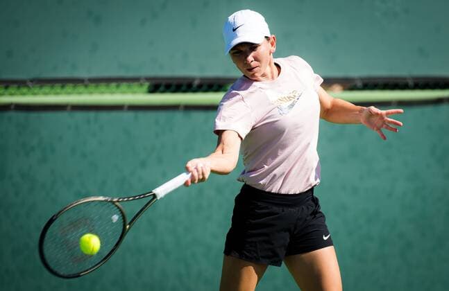Mandatory Credit: Photo by Rob Prange Shutterstock (12524558e) Simona Halep of Romania during practice area of the 2021 BNP Paribas Open WTA, Tennis Damen 1000 tennis tournament BNP Paribas Open, Tennis, Day 1, Indian Wells Tennis Garden, California, USA - 06 Oct 2021 BNP Paribas Open, Tennis, Day 1, Indian Wells Tennis Garden, California, USA - 06 Oct 2021 Copyright: xRobxPrange Shutterstockx 12524558e