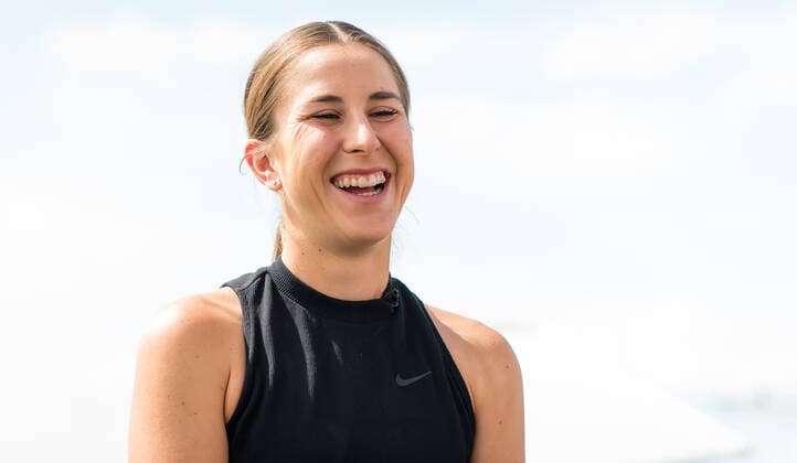 Mandatory Credit: Photo by Rob Prange Shutterstock (12524558dc) Belinda Bencic of Switzerland talks to the media ahead of the 2021 BNP Paribas Open WTA, Tennis Damen 1000 tennis tournament BNP Paribas Open, Tennis, Day 1, Indian Wells Tennis Garden, California, USA - 06 Oct 2021 BNP Paribas Open, Tennis, Day 1, Indian Wells Tennis Garden, California, USA - 06 Oct 2021 Copyright: xRobxPrange Shutterstockx 12524558dc