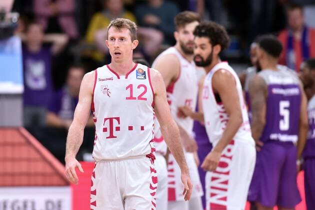 Skyler Bowlin (Telekom Baskets Bonn) enttaeuscht, frustriert, Emotion, Jeremy Morgan (Telekom Baskets Bonn) (M, hinten) , Basketball, Bundesliga, BBL, BG Goettingen - Telekom Baskets Bonn, 09.10.2021, BG Goettingen - Telekom Baskets Bonn, Basketball, Bundesliga, GER, BBL, 09.10.2021 Goettingen Copyright: xEibner-Pressefotox-xRolandxSippelx