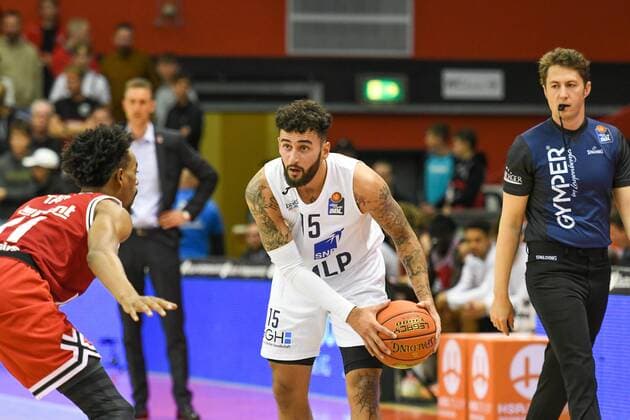 Jalen Tate, Jordan Geist 3. Spieltag, Basketball Bundesliga, Basketball Saison 2021 2022, Deutschland, easyCredit BBL, Germany, Giessen 46ers, giessen rot, Herren, Jobstairs GIESSEN 46ers - MLP Academics Heidelberg, Männer, Heidelberg in weiß
