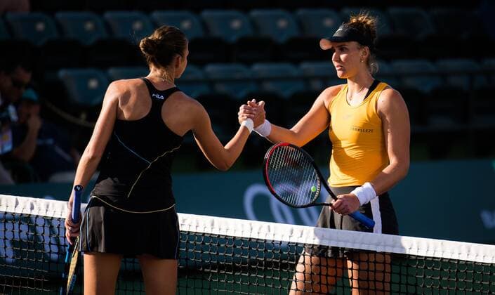 Mandatory Credit: Photo by Rob Prange Shutterstock (12524633bb) Beatriz Haddad Maia of Brazil in action during the third round at the 2021 BNP Paribas Open WTA, Tennis Damen 1000 tennis tournament BNP Paribas Open, Tennis, Day 6, Indian Wells Tennis Garden, California, USA - 11 Oct 2021 BNP Paribas Open, Tennis, Day 6, Indian Wells Tennis Garden, California, USA - 11 Oct 2021 Copyright: xRobxPrange Shutterstockx 12524633bb
