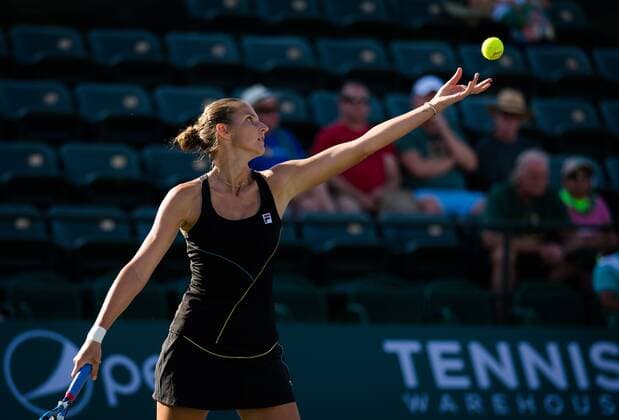 Mandatory Credit: Photo by Rob Prange Shutterstock (12524633ax) Karolina Pliskova of the Czech Republic in action during the third round at the 2021 BNP Paribas Open WTA, Tennis Damen 1000 tennis tournament BNP Paribas Open, Tennis, Day 6, Indian Wells Tennis Garden, California, USA - 11 Oct 2021 BNP Paribas Open, Tennis, Day 6, Indian Wells Tennis Garden, California, USA - 11 Oct 2021 Copyright: xRobxPrange Shutterstockx 12524633ax