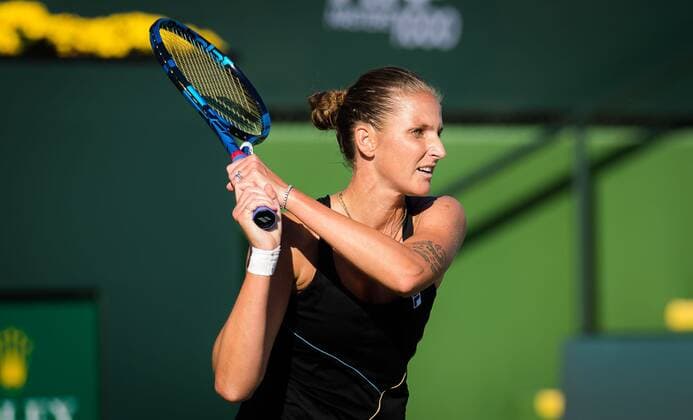 Mandatory Credit: Photo by Rob Prange Shutterstock (12524633bj) Karolina Pliskova of the Czech Republic in action during the third round at the 2021 BNP Paribas Open WTA, Tennis Damen 1000 tennis tournament BNP Paribas Open, Tennis, Day 6, Indian Wells Tennis Garden, California, USA - 11 Oct 2021 BNP Paribas Open, Tennis, Day 6, Indian Wells Tennis Garden, California, USA - 11 Oct 2021 Copyright: xRobxPrange Shutterstockx 12524633bj