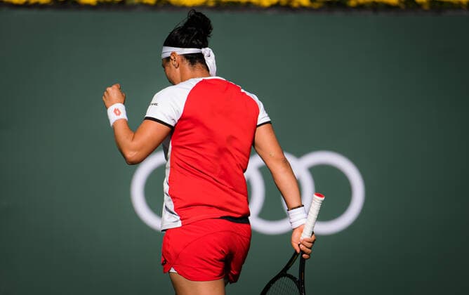 Mandatory Credit: Photo by Rob Prange Shutterstock (12524633bv) Ons Jabeur of Tunisia in action during the third round at the 2021 BNP Paribas Open WTA, Tennis Damen 1000 tennis tournament BNP Paribas Open, Tennis, Day 6, Indian Wells Tennis Garden, California, USA - 11 Oct 2021 BNP Paribas Open, Tennis, Day 6, Indian Wells Tennis Garden, California, USA - 11 Oct 2021 Copyright: xRobxPrange Shutterstockx 12524633bv