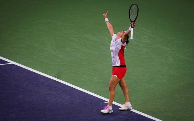 Mandatory Credit: Photo by Rob Prange Shutterstock (12524637ah) Ons Jabeur of Tunisia in action during the quarter-final at the 2021 BNP Paribas Open WTA, Tennis Damen 1000 tennis tournament BNP Paribas Open, Tennis, Day 9, Indian Wells Tennis Garden, California, USA - 14 Oct 2021 BNP Paribas Open, Tennis, Day 9, Indian Wells Tennis Garden, California, USA - 14 Oct 2021 Copyright: xRobxPrange Shutterstockx 12524637ah