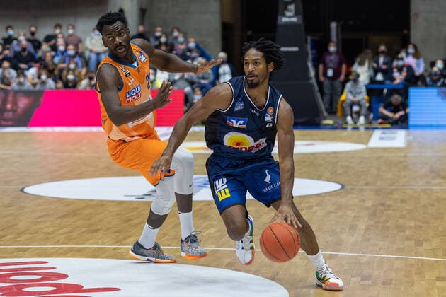 Nat Diallo (ratiopharm Ulm , 29) Terrell Harris (Hakro Merlins Crailsheim, 8) HAKRO Merlins Crailsheim vs. ratiopharm Ulm, Basketball, 1. Bundesliga, easy credit BBL, Spieltag 4, Spielzeit 2021 2022, 16.10.2021 HAKRO Merlins Crailsheim vs. ratiopharm Ulm, Basketball, 1. Bundesliga, easy credit BBL, Spieltag 4, Spielzeit 2021 2022, 16.10.2021 Ilshofen Copyright: xNinaxSander xEibnerxPressefotoxIx EP_NSR
