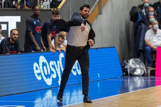 Sebastian Gleim (Hakro Merlins Crailsheim, Head Coach) HAKRO Merlins Crailsheim vs. ratiopharm Ulm, Basketball, 1. Bundesliga, easy credit BBL, Spieltag 4, Spielzeit 2021 2022, 16.10.2021 HAKRO Merlins Crailsheim vs. ratiopharm Ulm, Basketball, 1. Bundesliga, easy credit BBL, Spieltag 4, Spielzeit 2021 2022, 16.10.2021 Ilshofen Copyright: xNinaxSander xEibnerxPressefotoxIx EP_NSR