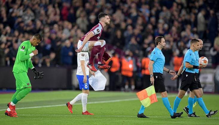 Mandatory Credit: Photo by Simon Dael Shutterstock (12547376r) Declan Rice of West Ham jumps West Ham United v Genk, UEFA Europa League, Group H, Football, The London Stadium, London, UK - 21 Oct 2021 EDITORIAL USE ONLY No use with unauthorised audio, video, data, fixture lists, club league logos or live services. Online in-match use limited to 120 images, no video emulation. No use in betting, games or single club league player publications. West Ham United v Genk, UEFA Europa League, Group H, Football, The London Stadium, London, UK - 21 Oct 2021 EDITORIAL USE ONLY No use with unauthorised audio, video, data, fixture lists, club league logos or live services. Online in-match use limited to 120 images, no video emulation. No use in betting, games or single club league player publications. Copyright: xSimonxDael Shutterstockx 12547376r