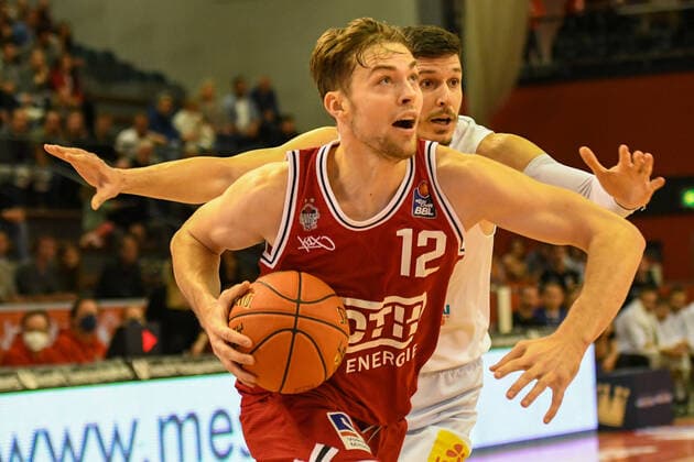 Kilian Binapfl 5. Spieltag, Basketball Bundesliga, Basketball Saison 2021 2022, Deutschland, easyCredit BBL, Germany, Giessen 46ers, giessen rot, Jobstairs GIESSEN 46ers - Syntainics MBC, Männer, MBC weiß
