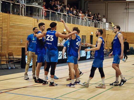Team Karlsruhe Lions, Freude, Sieg, Klatschen, Abklatschen, Emotionen, Gluecklich Itzehoe Eagles vs. Ps Karlsruhe Lions, ProA, 2.Barmer, Basketball, Bundesliga, Sporthalle Itzehoe, Brokdorf, BBL, Spielzeit 2021 2022, 6.Spieltag, 23.10.2021 Foto:EIBNER Stephanie Zerbe Itzehoe Eagles vs. PS Karlsruhe Lions, ProA, 2.Barmer, Basketball, Bundesliga, Brokdorf, Itzehoe, BBL, Spielzeit 2021 2022, 6.Spieltag, 23.10.2021 Brokdorf Copyright: xStephaniexZerbe xEibner-Pressefox EP_SZE
