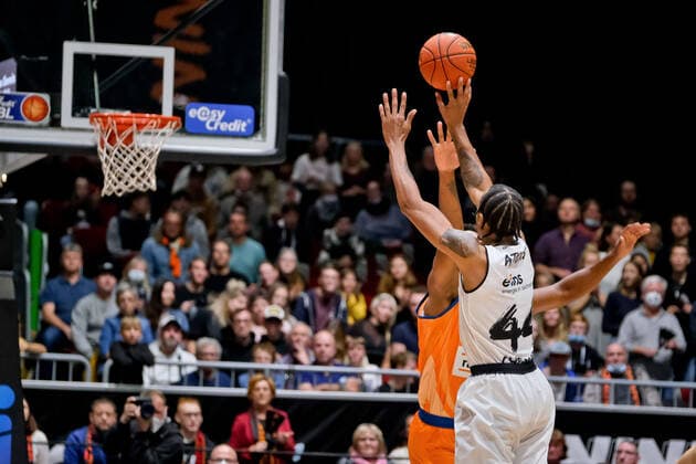 Niners Chemnitz vs. Ratiopharm Ulm, Basketball, Bundesliga, BBL, easycredit BBL, Spieltag 5, Spielzeit 2021 2022, 24.10.2021, Niners Chemnitz vs. Ratiopharm Ulm, Basketball, Bundesliga, BBL, easycredit BBL, Spieltag 5, Spielzeit 2021 2022, 24.10.2021, Foto: EIBNER Thorsten Ochs Chemnitz Copyright: xEibner-Pressefoto ThorstenxOchsx EP_TOS