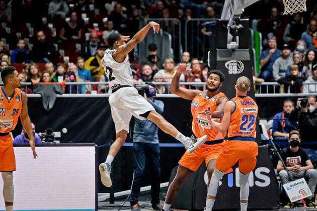 Niners Chemnitz vs. Ratiopharm Ulm, Basketball, Bundesliga, BBL, easycredit BBL, Spieltag 5, Spielzeit 2021 2022, 24.10.2021, Niners Chemnitz vs. Ratiopharm Ulm, Basketball, Bundesliga, BBL, easycredit BBL, Spieltag 5, Spielzeit 2021 2022, 24.10.2021, Foto: EIBNER Thorsten Ochs Chemnitz Copyright: xEibner-Pressefoto ThorstenxOchsx EP_TOS