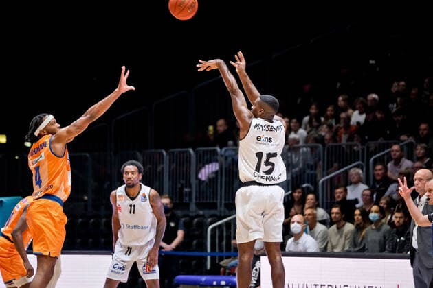 Niners Chemnitz vs. Ratiopharm Ulm, Basketball, Bundesliga, BBL, easycredit BBL, Spieltag 5, Spielzeit 2021 2022, 24.10.2021, Niners Chemnitz vs. Ratiopharm Ulm, Basketball, Bundesliga, BBL, easycredit BBL, Spieltag 5, Spielzeit 2021 2022, 24.10.2021, Foto: EIBNER Thorsten Ochs Chemnitz Copyright: xEibner-Pressefoto ThorstenxOchsx EP_TOS