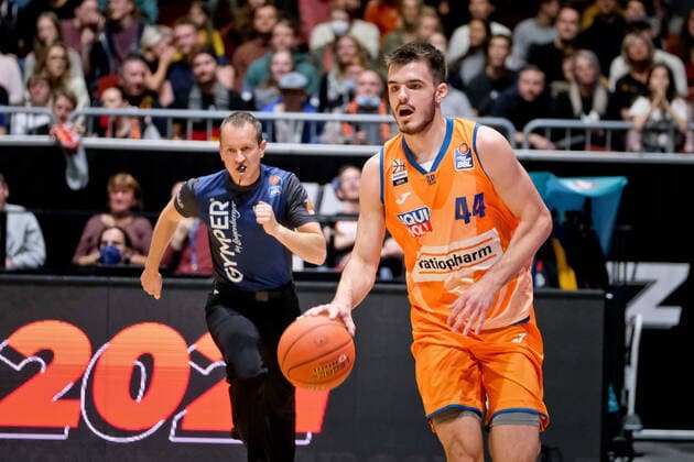 Niners Chemnitz vs. Ratiopharm Ulm, Basketball, Bundesliga, BBL, easycredit BBL, Spieltag 5, Spielzeit 2021 2022, 24.10.2021, 44 Fedor Zugic Niners Chemnitz vs. Ratiopharm Ulm, Basketball, Bundesliga, BBL, easycredit BBL, Spieltag 5, Spielzeit 2021 2022, 24.10.2021, Foto: EIBNER Thorsten Ochs Chemnitz Copyright: xEibner-Pressefoto ThorstenxOchsx EP_TOS