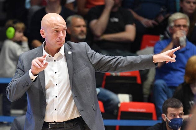 Rodrigo Pastore (Trainer, Head Coach, Niners Chemnitz) , Niners Chemnitz vs. Ratiopharm Ulm, 24.10.2021, easycredit Basketball Bundesliga, GER, Saison 2021 2022 Niners Chemnitz vs. Ratiopharm Ulm, 24.10.2021, easycredit Basketball Bundesliga, GER, Saison 2021 2022 Chemnitz Copyright: xBertxHarzer xEibner-xPressefotox
