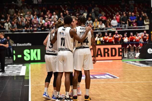 24.10.2021, easyCredit Basketball Bundesliga, BBL, Saison 2021 2022, Herren, Chemnitz Niners - Ratiopharm Ulm, Copyright: Seidel Trienitz Malte Ziegenhagen, Niners Chemnitz, Isiaha Mike, Niners Chemnitz, Darion Atkins, Niners Chemnitz Chemnitz Messe Chemnitz Sachsen Germany