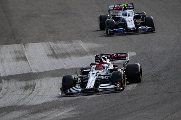 07 RAIKKONEN Kimi (fin), Alfa Romeo Racing ORLEN C41, 47 SCHUMACHER Mick (ger), Haas F1 Team VF-21 Ferrari, action during the Formula 1 Aramco United States Grand Prix 2021, 17th round of the 2021 FIA Formula One World Championship, WM, Weltmeisterschaft from October 21 to 24, 2021 on the Circuit of the Americas, in Austin, Texas, United States of American - F1 - UNITED STATES GRAND PRIX 2021 - RACE DPPI Panoramic 20211024_GOODEN_FGO09146