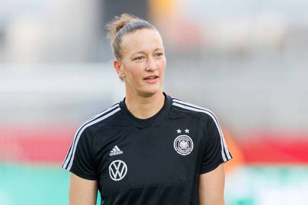 Almuth Schult (GER, 21, Torwart, goal keeper), 26.10.2021, Essen (Deutschland), Fussball, Frauen, Länderspiel, Deutschland - Israel, DFB DFL REGULATIONS PROHIBIT ANY USE OF PHOTOGRAPHS AS IMAGE SEQUENCES AND OR QUASI-VIDEO.