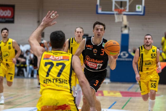 David Allan (wiha Panthers Schwenningen, 34) Kirchheim Knights vs. wiha Panthers Schwenningen, 2. Basketball Bundesliga, Pro A, Barmer 2 Basketball, Spieltag 7, Spielzeit 2021 2022, 30.10.2021 Kirchheim Knights vs. wiha Panthers Schwenningen, 2. Basketball Bundesliga, Pro A, Barmer 2 Basketball, Spieltag 7, Spielzeit 2021 2022, 30.10.2021 Kirchheim unter Teck Copyright: xNinaxSanderx xEibnerxPressefotox EP_NSR