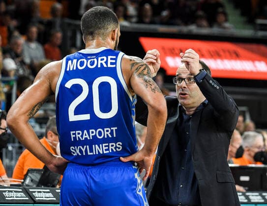 GER, BBL, ratiopharm Ulm vs Fraport Skyliners 30.10.2021, ratiopharm arena, Neu-Ulm, GER, BBL, ratiopharm Ulm vs Fraport Skyliners, im Bild Rasheed Moore (Fraport, 20), Diego Ocampo (Fraport)