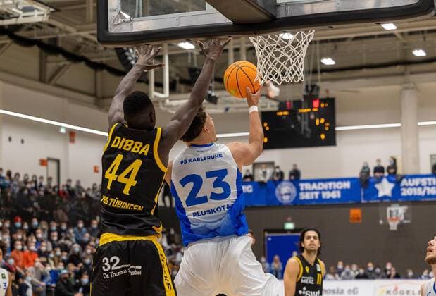 Maurice Marko Pluskota (PS Karlsruhe Lions, 23), Bakary Dibba (Tigers Tuebingen, 44)¨¨Tigers Tübingen vs. PS Karlsruhe Lions, 2. Basketball, Bundesliga, Pro A, Barmer 2 Basketball, Spieltag 7, Spielzeit 2021 2022, 30.10.2021, ¨¨ Tigers Tübingen - PS Karlsruhe Lions, Basketball, 2. Bundesliga, Barmer 2 Basketball, Spieltag 7, Spielzeit 2021 2022, 30.10.2021 Karlsruhe Copyright: xDennisxDuddek xEibnerxPressefotox EP_DDK