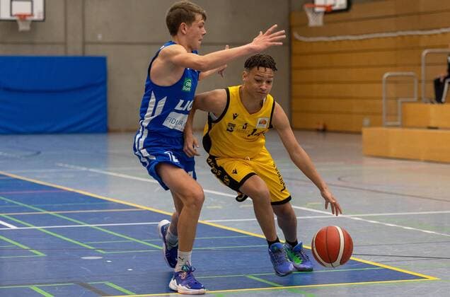 Damian Obi (Young Tigers Tuebingen, 14)¨¨Young Tigers Tuebingen vs. PS Karlsruhe Lions, Basketball, Jugend Basketball Bundesliga, JBBL, Vorrunde Gruppe 7, Spieltag 5, Spielzeit 2021 2022, 31.10.2021, ¨¨ Young Tigers Tuebingen - PS Karlsruhe Lions, Basketball, Jugend Bundesliga, Jugend Basketball Bundeslige, Spieltag 5, Spielzeit 2021 2022, 31.10.2021 Tuebingen Copyright: xDennisxDuddek xEibnerxPressefotox EP_DDK