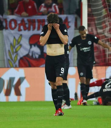 04.11.2021, Fussball UEFA Europa League, Olympiakos Piräus - Eintracht Frankfurt, emonline, despor, emspor, v.l., Sam Lammers (Eintracht Frankfurt) enttaeuscht, enttaeuscht schauend, dissapointed, traurig, frustiert, frust, gefrustet DFL DFB REGULATIONS PROHIBIT ANY USE OF PHOTOGRAPHS AS IMAGE SEQUENCES AND OR QUASI-VIDEO. xdcx Copyright: HMBxMedia Claus